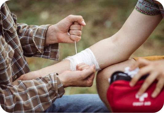 Applying_Bandage_3_2access_training_first_aid_course_bendigo_white_card